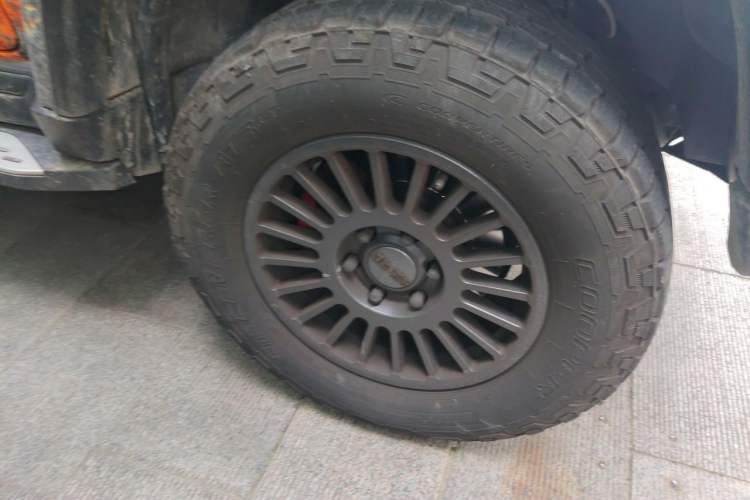 Used BAIC Off-Road BJ40 2023 2.0T Automatic Four-Wheel Drive Ring of the Tower Champion Edition Right Front Wheel Hub