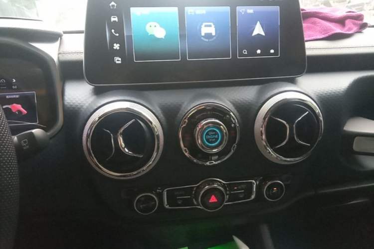 Used BAIC Off-Road BJ40 2023 2.0T Automatic Four-Wheel Drive Ring of the Tower Champion Edition Audio And AC Panel
