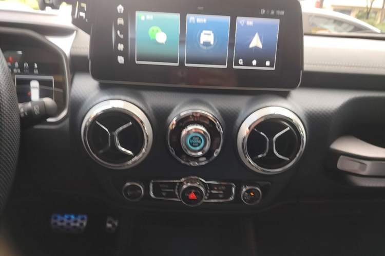 Used BAIC Off-Road BJ40 2023 2.0T Automatic Four-Wheel Drive Ring of the Tower Champion Edition Audio And AC Panel
