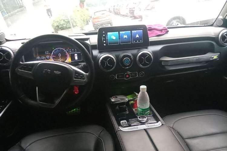 Used BAIC Off-Road BJ40 2023 2.0T Automatic Four-Wheel Drive Ring of the Tower Champion Edition Center Console