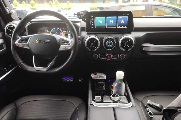 Used BAIC Off-Road BJ40 2023 2.0T Automatic Four-Wheel Drive Ring of the Tower Champion Edition Center Console