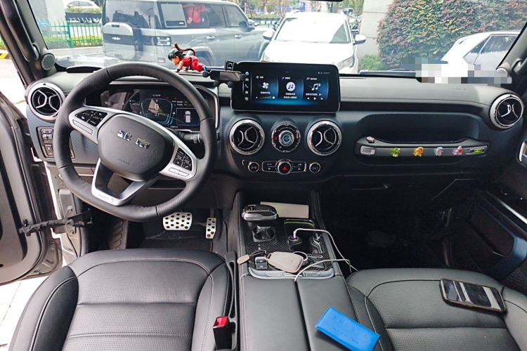 Used BAIC Off-Road BJ40 2023 2.0T Automatic Four-Wheel Drive Ring of the Tower Champion Edition Center Console