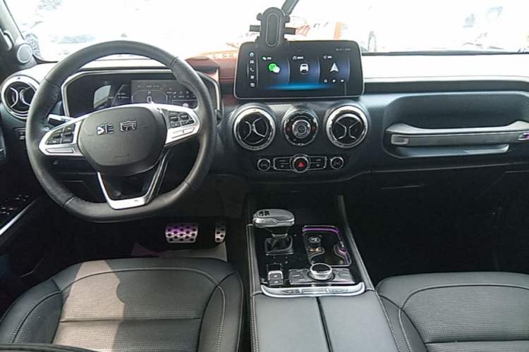 Used BAIC Off-Road BJ40 2023 2.0T Automatic Four-Wheel Drive Ring of the Tower Champion Edition Center Console