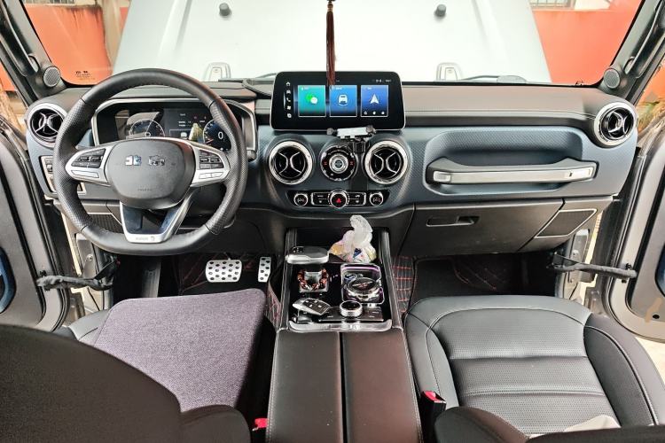 Used BAIC Off-Road BJ40 2023 2.0T Automatic Four-Wheel Drive Ring of the Tower Champion Edition Center Console