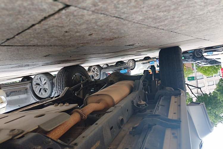 Used BAIC Off-Road BJ40 2023 2.0T Automatic Four-Wheel Drive Ring of the Tower Champion Edition Chassis Front Right