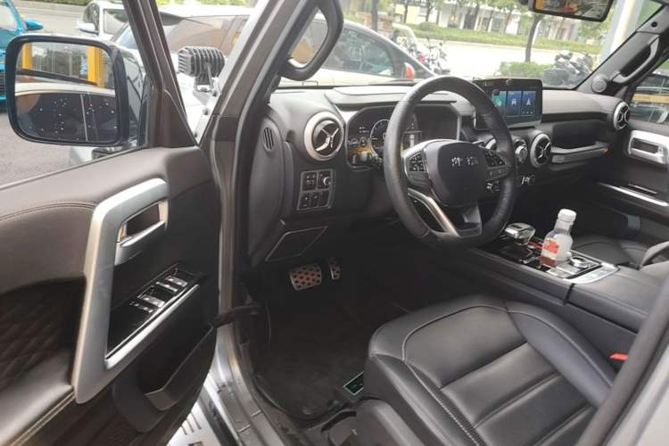 Used BAIC Off-Road BJ40 2023 2.0T Automatic Four-Wheel Drive Ring of the Tower Champion Edition Driver Seat