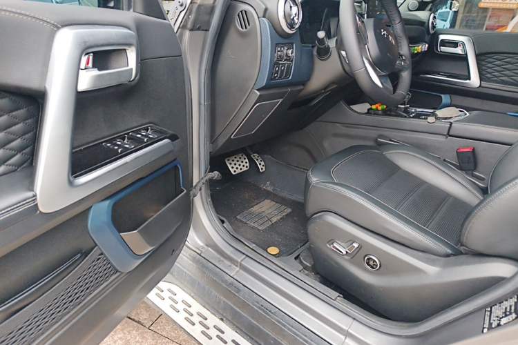 Used BAIC Off-Road BJ40 2023 2.0T Automatic Four-Wheel Drive Ring of the Tower Champion Edition Driver Seat