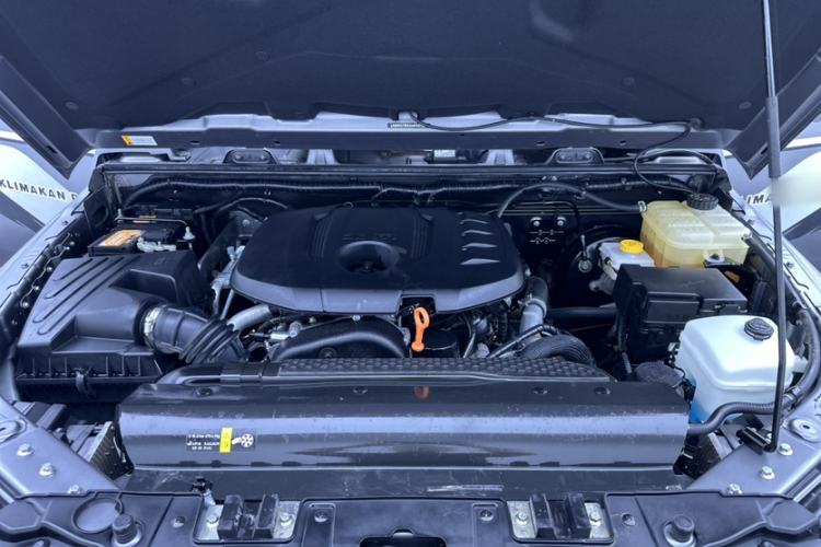 Used BAIC Off-Road BJ40 2023 2.0T Automatic Four-Wheel Drive Ring of the Tower Champion Edition Engine Bay