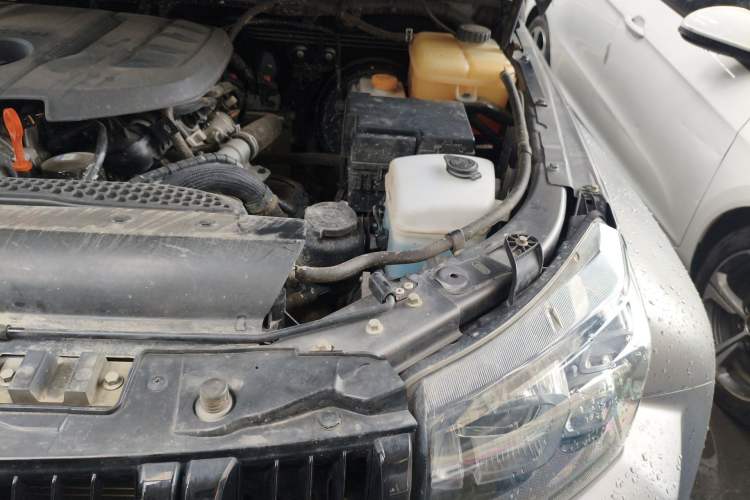 Used BAIC Off-Road BJ40 2023 2.0T Automatic Four-Wheel Drive Ring of the Tower Champion Edition Engine Bay Left