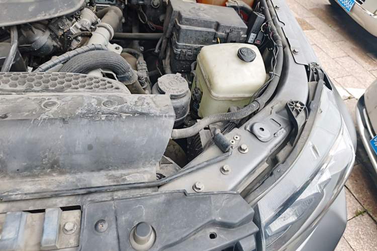 Used BAIC Off-Road BJ40 2023 2.0T Automatic Four-Wheel Drive Ring of the Tower Champion Edition Engine Bay Left
