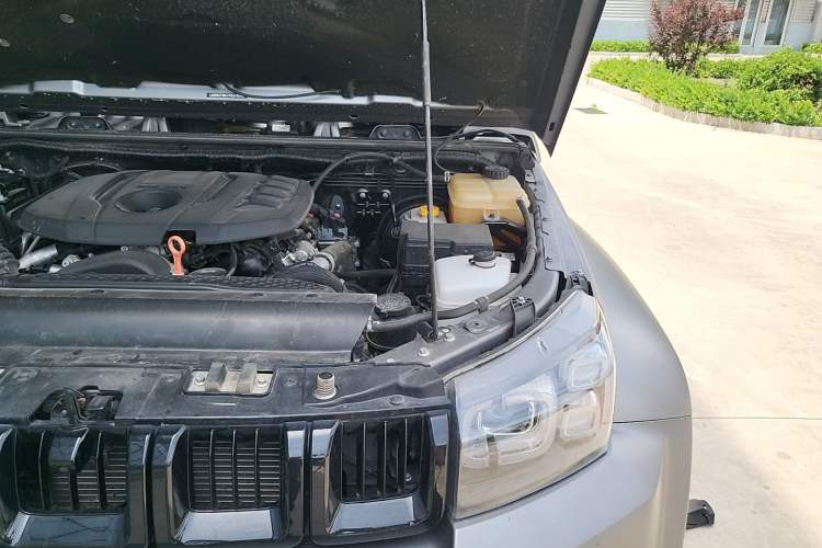Used BAIC Off-Road BJ40 2023 2.0T Automatic Four-Wheel Drive Ring of the Tower Champion Edition Engine Bay Left