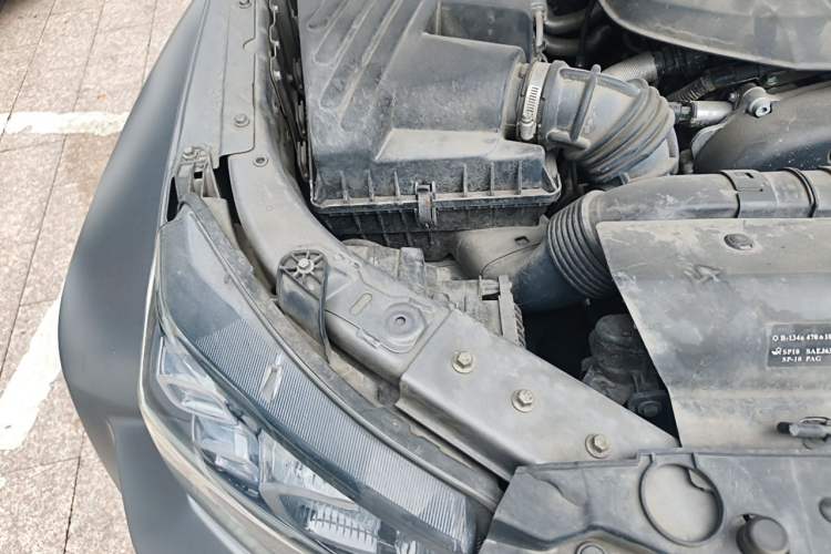 Used BAIC Off-Road BJ40 2023 2.0T Automatic Four-Wheel Drive Ring of the Tower Champion Edition Engine Bay Right