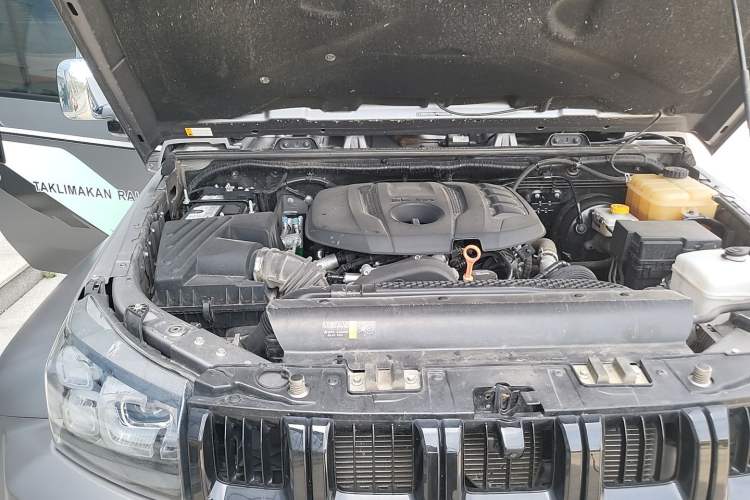 Used BAIC Off-Road BJ40 2023 2.0T Automatic Four-Wheel Drive Ring of the Tower Champion Edition Engine Bay Right