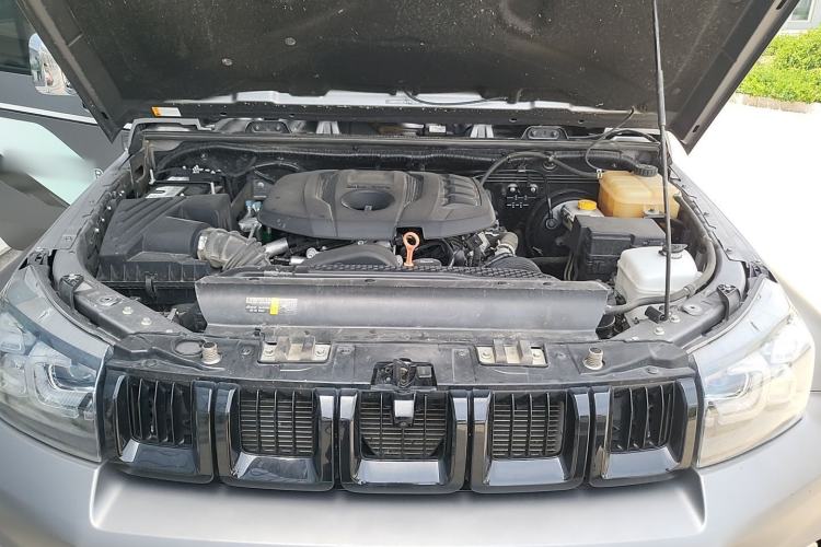 Used BAIC Off-Road BJ40 2023 2.0T Automatic Four-Wheel Drive Ring of the Tower Champion Edition Engine Bay