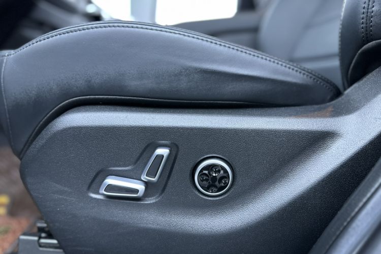 Used BAIC Off-Road BJ40 2023 2.0T Automatic Four-Wheel Drive Ring of the Tower Champion Edition Interior 3