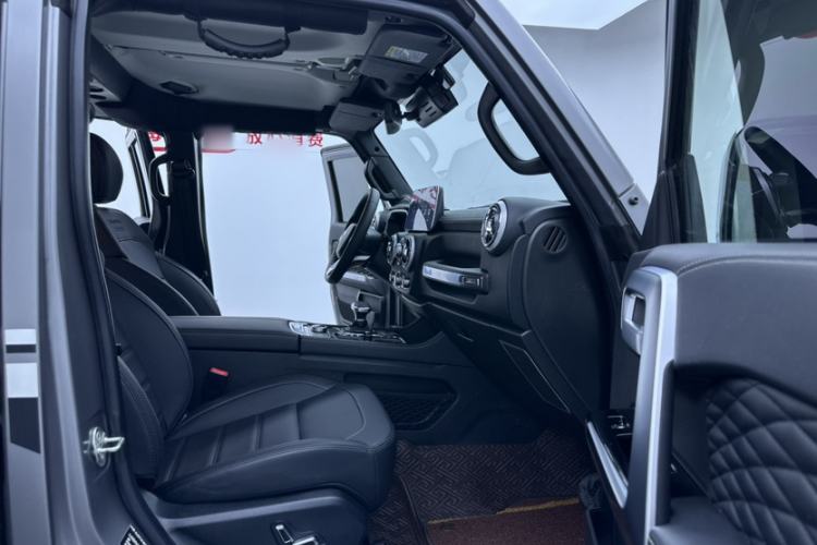 Used BAIC Off-Road BJ40 2023 2.0T Automatic Four-Wheel Drive Ring of the Tower Champion Edition Interior 4