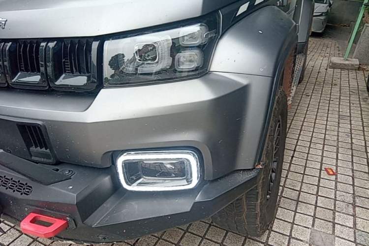 Used BAIC Off-Road BJ40 2023 2.0T Automatic Four-Wheel Drive Ring of the Tower Champion Edition Left Front Headlight