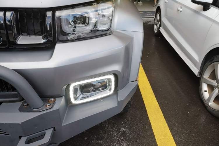 Used BAIC Off-Road BJ40 2023 2.0T Automatic Four-Wheel Drive Ring of the Tower Champion Edition Left Front Headlight