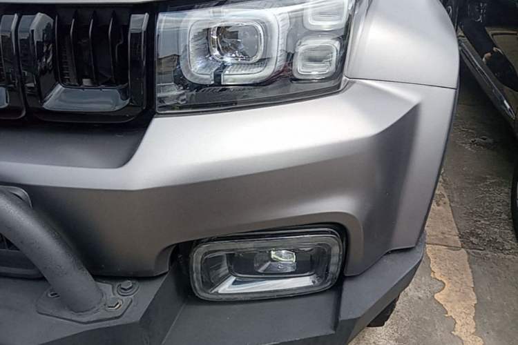 Used BAIC Off-Road BJ40 2023 2.0T Automatic Four-Wheel Drive Ring of the Tower Champion Edition Left Front Headlight