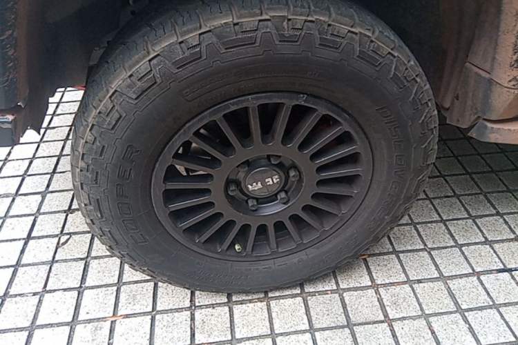 Used BAIC Off-Road BJ40 2023 2.0T Automatic Four-Wheel Drive Ring of the Tower Champion Edition Left Front Wheel Hub