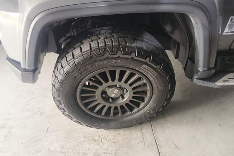 Used BAIC Off-Road BJ40 2023 2.0T Automatic Four-Wheel Drive Ring of the Tower Champion Edition Left Front Wheel Hub