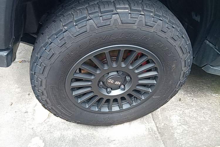 Used BAIC Off-Road BJ40 2023 2.0T Automatic Four-Wheel Drive Ring of the Tower Champion Edition Left Front Wheel Hub