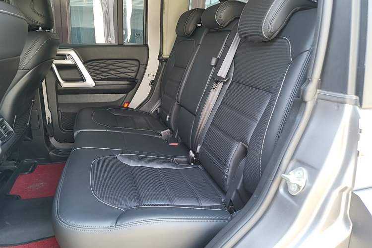 Used BAIC Off-Road BJ40 2023 2.0T Automatic Four-Wheel Drive Ring of the Tower Champion Edition Left Rear Seat