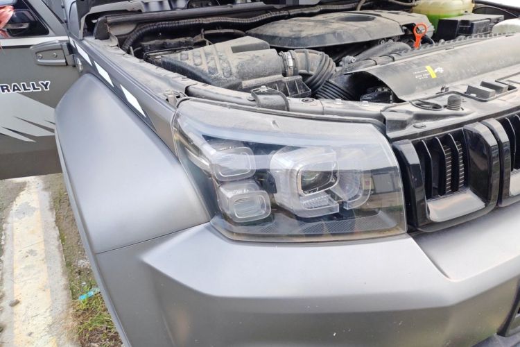 Used BAIC Off-Road BJ40 2023 2.0T Automatic Four-Wheel Drive Ring of the Tower Champion Edition Right Front Headlight