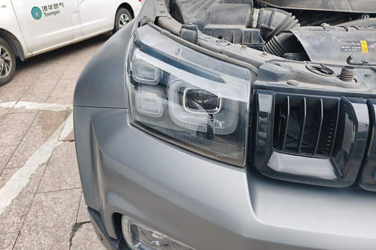 Used BAIC Off-Road BJ40 2023 2.0T Automatic Four-Wheel Drive Ring of the Tower Champion Edition Right Front Headlight