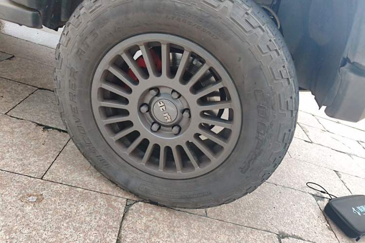 Used BAIC Off-Road BJ40 2023 2.0T Automatic Four-Wheel Drive Ring of the Tower Champion Edition Right Front Wheel Hub