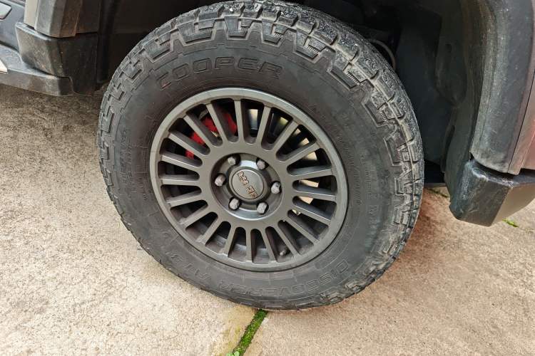 Used BAIC Off-Road BJ40 2023 2.0T Automatic Four-Wheel Drive Ring of the Tower Champion Edition Right Front Wheel Hub