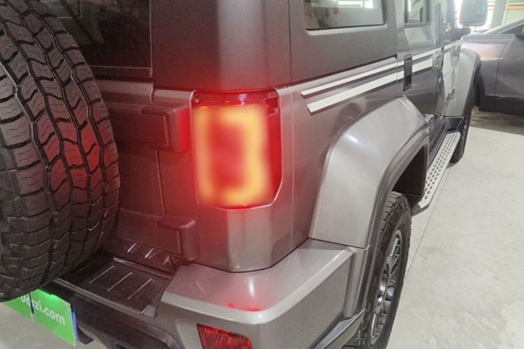 Used BAIC Off-Road BJ40 2023 2.0T Automatic Four-Wheel Drive Ring of the Tower Champion Edition Right Rear Taillight