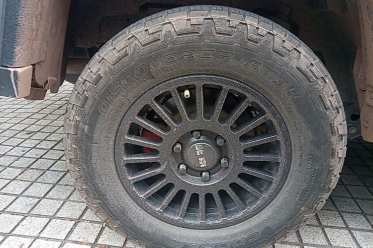 Used BAIC Off-Road BJ40 2023 2.0T Automatic Four-Wheel Drive Ring of the Tower Champion Edition Right Rear Wheel Hub