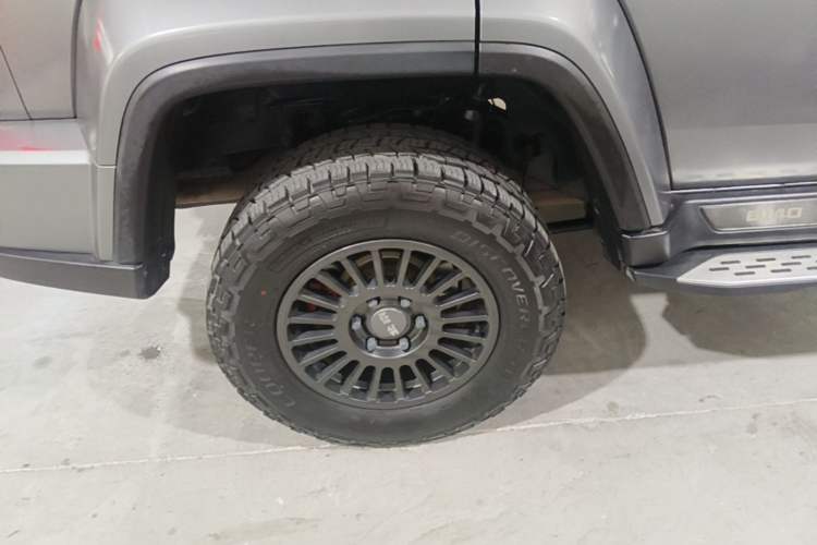 Used BAIC Off-Road BJ40 2023 2.0T Automatic Four-Wheel Drive Ring of the Tower Champion Edition Right Rear Wheel Hub
