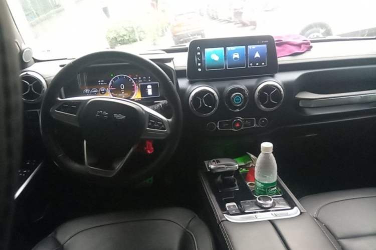 Used BAIC Off-Road BJ40 2023 2.0T Automatic Four-Wheel Drive Ring of the Tower Champion Edition Steering Wheel