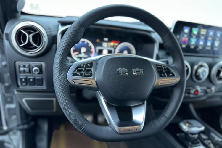 Used BAIC Off-Road BJ40 2023 2.0T Automatic Four-Wheel Drive Ring of the Tower Champion Edition Steering Wheel