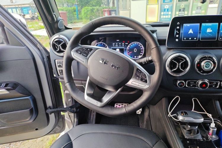 Used BAIC Off-Road BJ40 2023 2.0T Automatic Four-Wheel Drive Ring of the Tower Champion Edition Steering Wheel