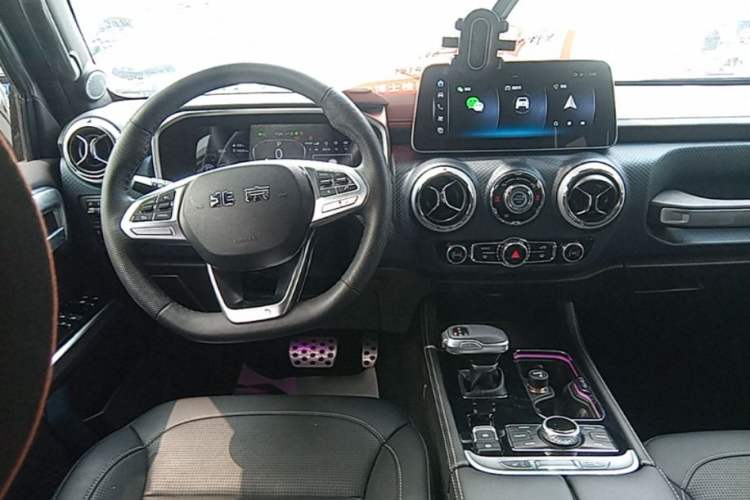 Used BAIC Off-Road BJ40 2023 2.0T Automatic Four-Wheel Drive Ring of the Tower Champion Edition Steering Wheel