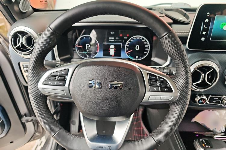 Used BAIC Off-Road BJ40 2023 2.0T Automatic Four-Wheel Drive Ring of the Tower Champion Edition Steering Wheel