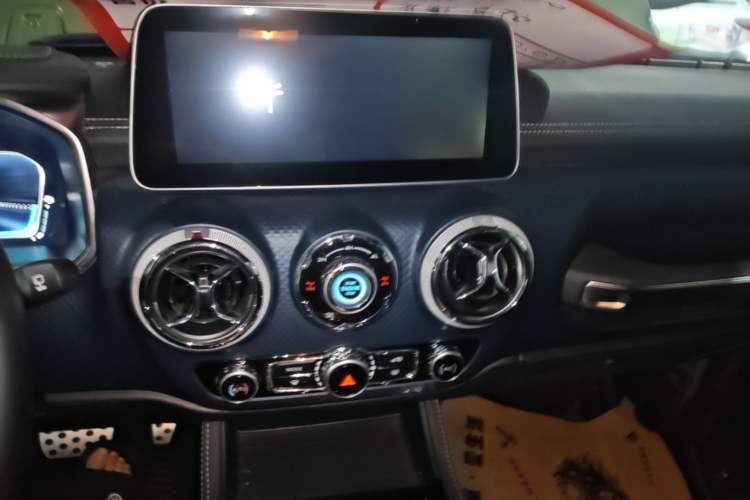 Used BAIC Off-Road BJ40 2023 2.0D Automatic Four-Wheel Drive Blade Hero Edition Adventurer Type (with Front and Rear Electronic Locks) Audio And AC Panel