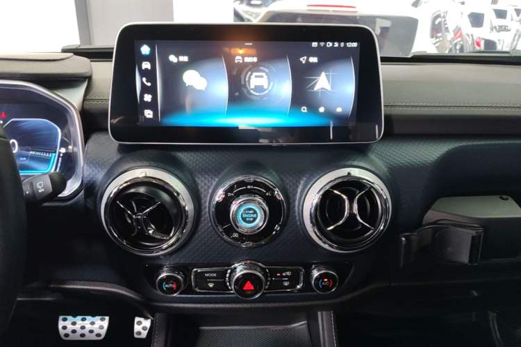 Used BAIC Off-Road BJ40 2023 2.0D Automatic Four-Wheel Drive Blade Hero Edition Adventurer Type Audio And AC Panel