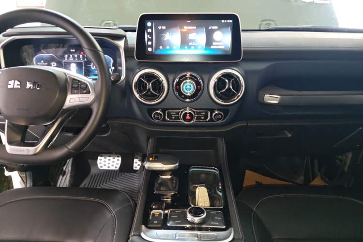 Used BAIC Off-Road BJ40 2023 2.0D Automatic Four-Wheel Drive Blade Hero Edition Adventurer Type (with Front and Rear Electronic Locks) Audio And AC Panel
