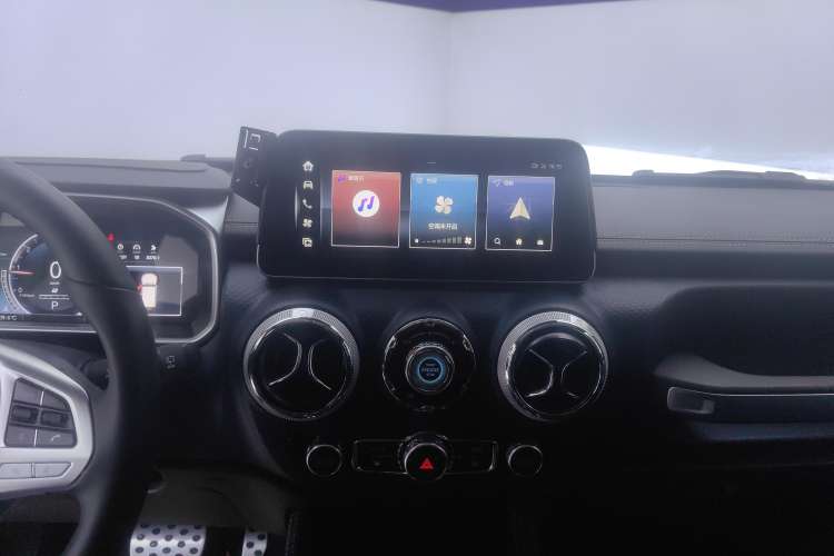 Used BAIC Off-Road BJ40 2023 2.0T Automatic Four-Wheel Drive Urban Hunter Edition Chivalrous Type Audio And AC Panel