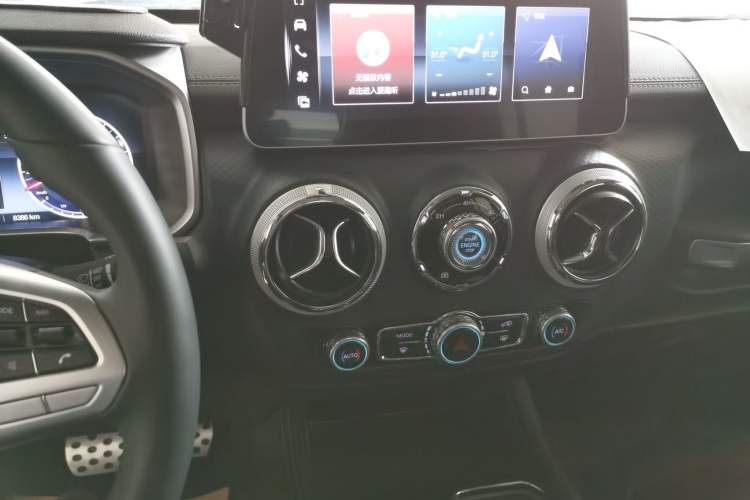 Used BAIC Off-Road BJ40 2023 2.0T Automatic Four-Wheel Drive Urban Hunter Edition Chivalrous Type Audio And AC Panel
