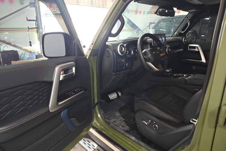 Used BAIC Off-Road BJ40 2023 2.0D Automatic Four-Wheel Drive Blade Hero Edition Adventurer Type (with Front and Rear Electronic Locks) Driver Seat