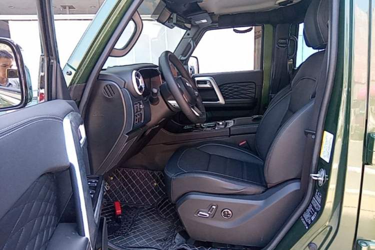 Used BAIC Off-Road BJ40 2023 2.0T Automatic Four-Wheel Drive Urban Hunter Edition Prestige Version Driver Seat
