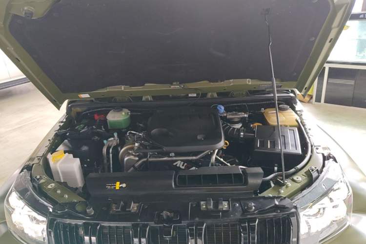 Used BAIC Off-Road BJ40 2023 2.0D Automatic Four-Wheel Drive Blade Hero Edition Adventurer Type Engine Bay