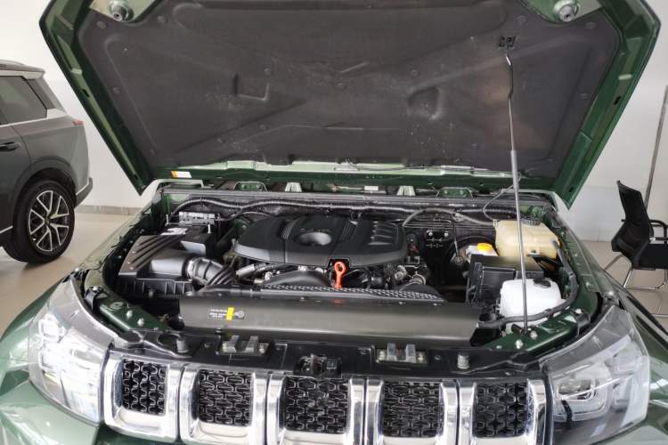 Used BAIC Off-Road BJ40 2023 2.0T Automatic Four-Wheel Drive Urban Hunter Edition Chivalrous Type Engine Bay