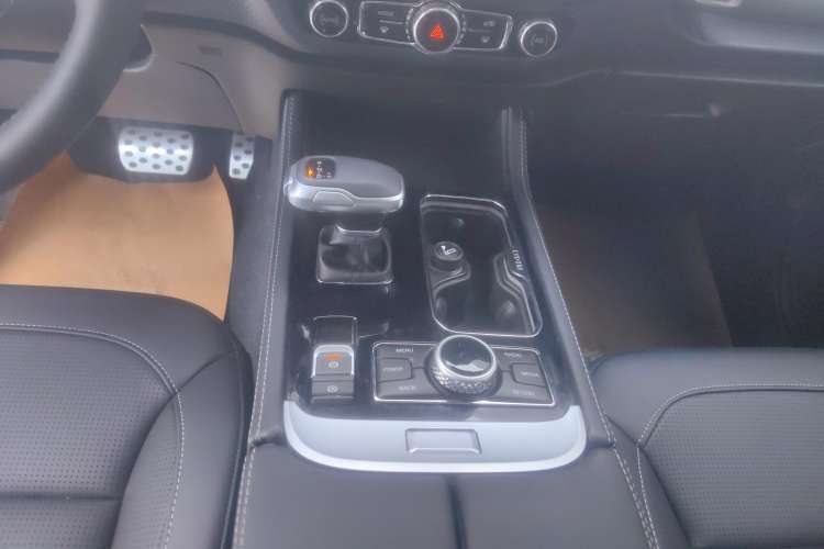 Used BAIC Off-Road BJ40 2023 2.0T Automatic Four-Wheel Drive Urban Hunter Edition Chivalrous Type Gear Lever