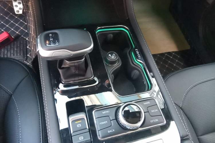 Used BAIC Off-Road BJ40 2023 2.0T Automatic Four-Wheel Drive Urban Hunter Edition Prestige Version Gear Lever